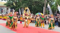 Butur Tampilkan Ikon Penyu Emas Moloku di Pawai Budaya HUT Sultra Ke-59