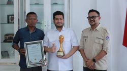 Bupati Buton Alvin Akawijaya Putra Raih Penghargaan Top Pembina BUMD Awards 2026
