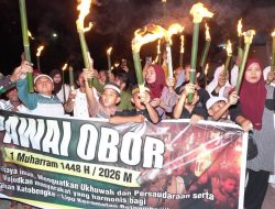 Sambut Tahun Baru Islam 1448 H, Warga Kota Baubau Pawai Obor 